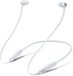 هدفون بی‌سیم Beats Flex مشکی با طراحی گردنی و کابل انعطاف‌پذیر رنگ سفید