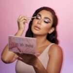 پالت سایه رز کوارتز 18 رنگ Huda Beauty | ترکیب رنگ‌های رزی و متالیک با پیگمنت بالا - تصویر 6