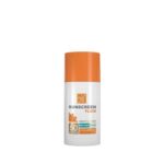 نمای نزدیک فلوئید ضد آفتاب مای فاقد چربی SPF 50